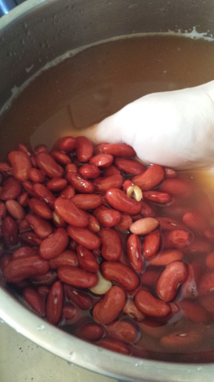 Before you can begin, you must soak the beans overnight. This is what they should look like in the morning. To get there, complete steps 1 and 2